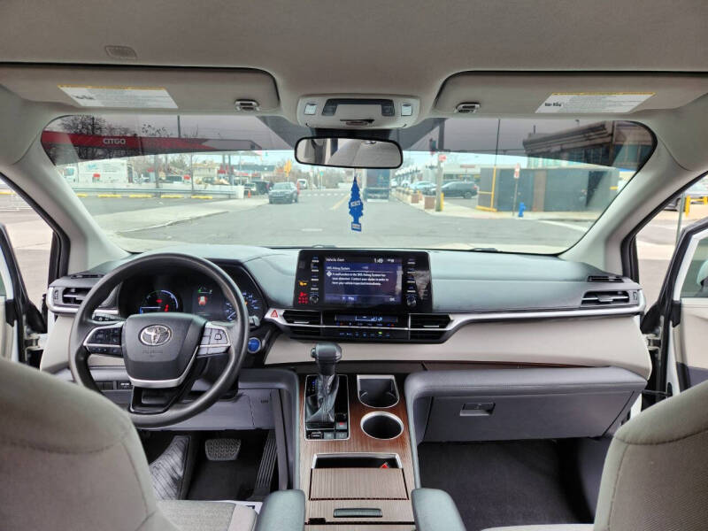 2021 Toyota Sienna LE 8-Passenger