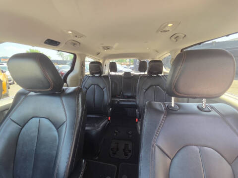 2017 Chrysler Pacifica Touring-L