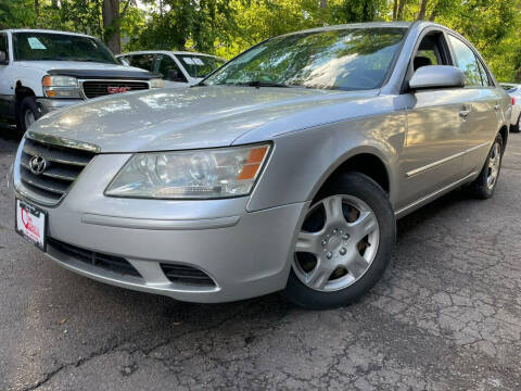 2009 Hyundai Sonata for sale at Car Castle in Zion IL