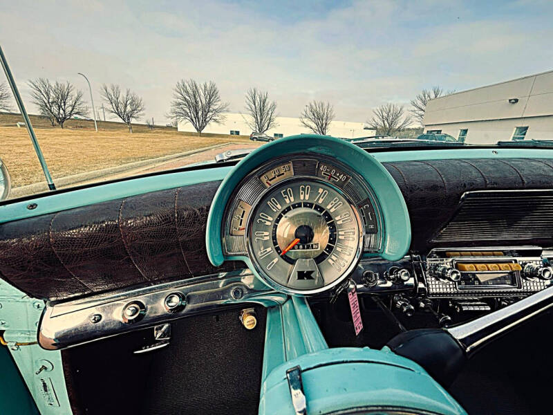 1952 Kaiser TRAVLER