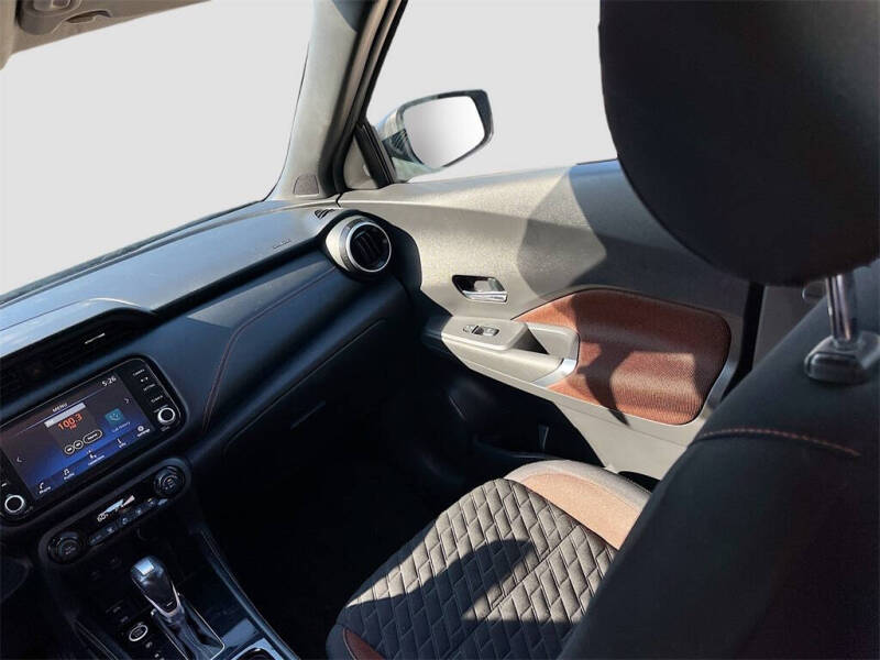 2021 Nissan Kicks SR