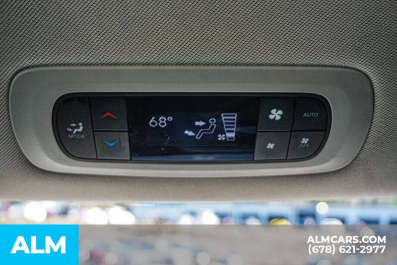 2024 Chrysler Pacifica Plug-In Hybrid Select