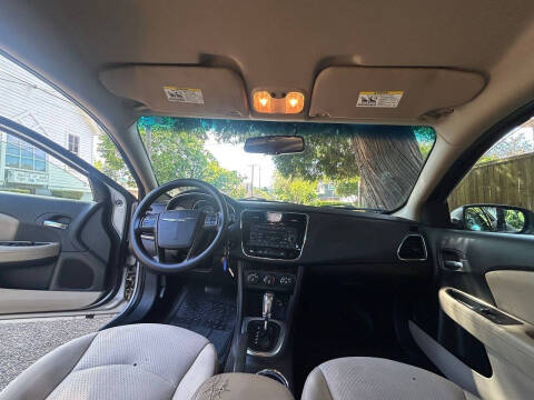 2011 Chrysler 200 LX