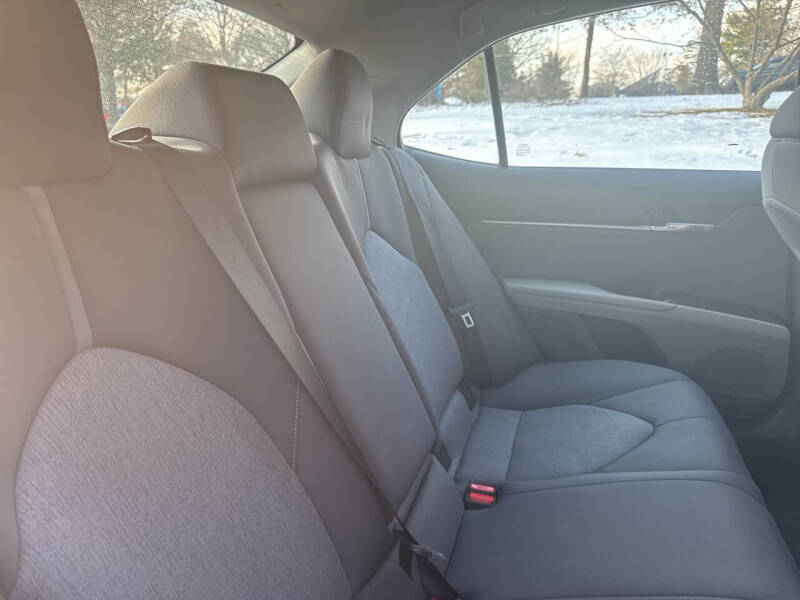 2022 Toyota Camry Hybrid LE