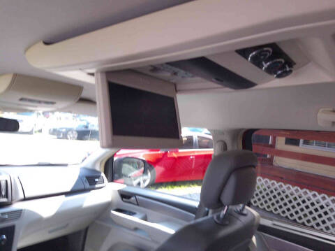 2011 Volkswagen Routan SE