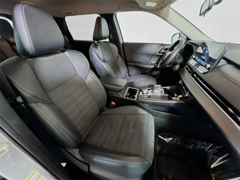 2024 Mitsubishi Outlander SE