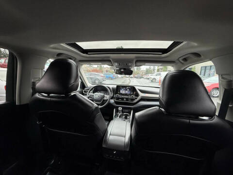 2022 Toyota Highlander Hybrid XLE