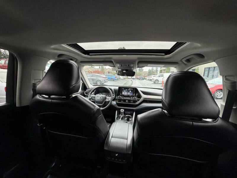 2022 Toyota Highlander Hybrid XLE