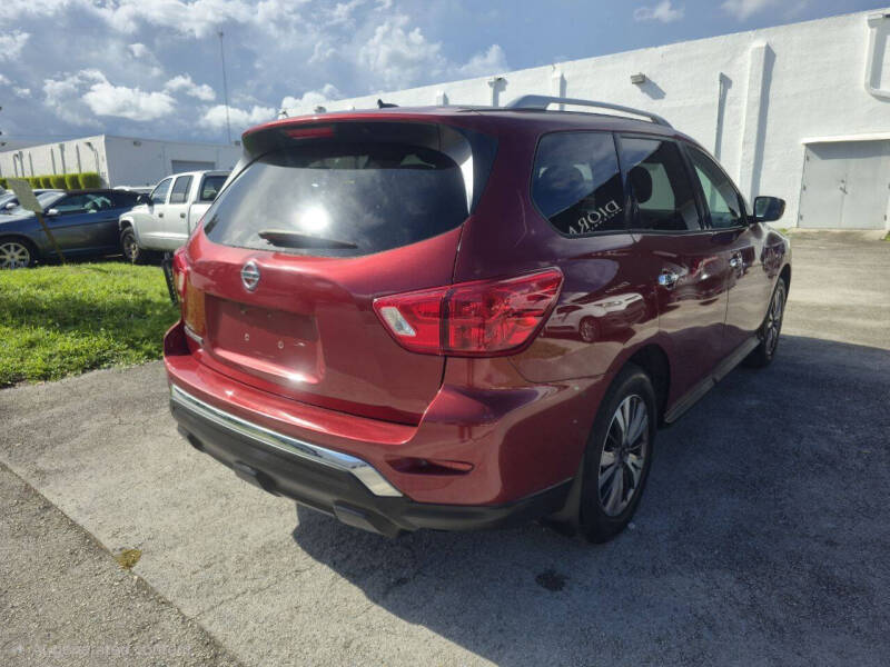2017 Nissan Pathfinder SV