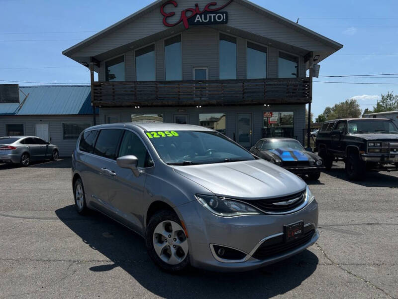 2017 Chrysler Pacifica Hybrid Touring Plus's photo