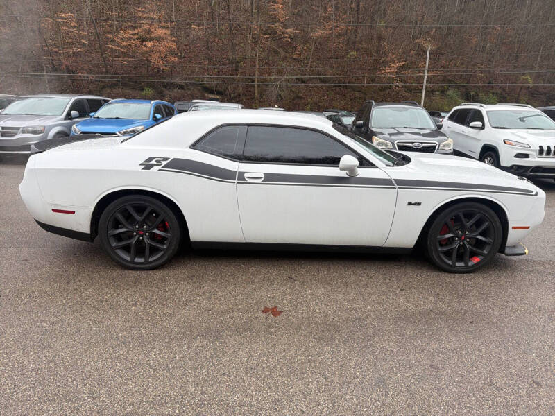 2023 Dodge Challenger R/T's photo