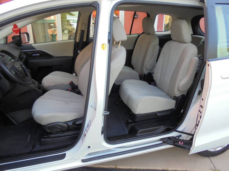 2015 Mazda MAZDA5 Sport