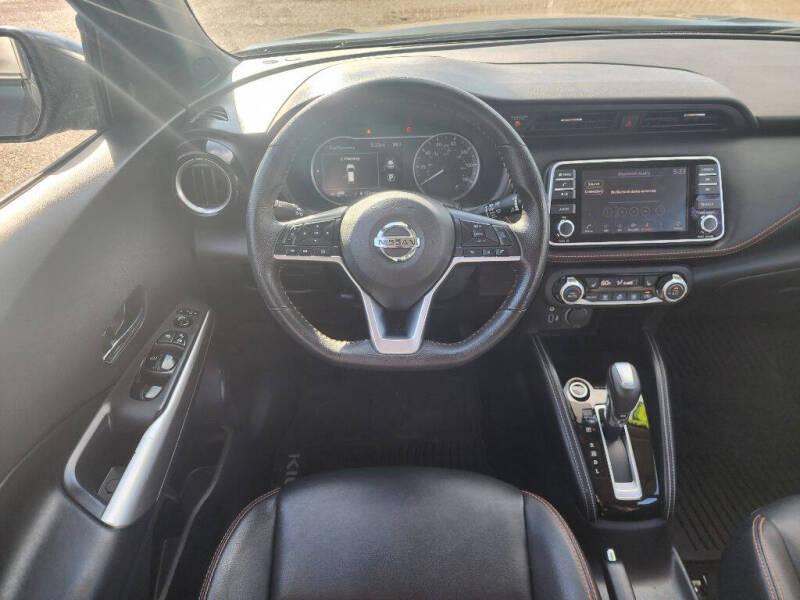 2020 Nissan Kicks SR