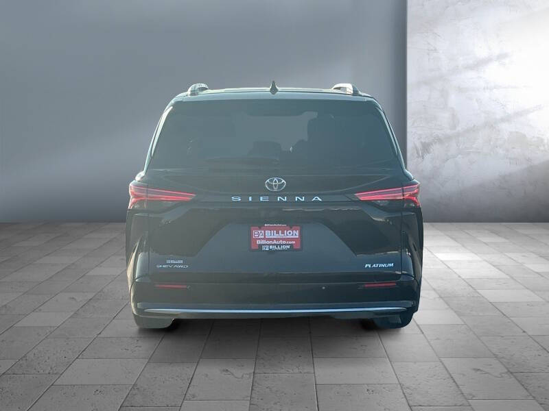 2025 Toyota Sienna Platinum 7-Passenger