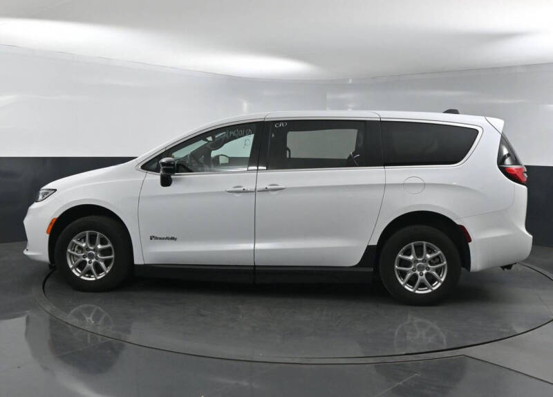 2024 Chrysler Pacifica Touring