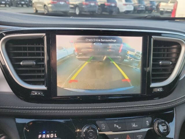 2022 Chrysler Pacifica Touring