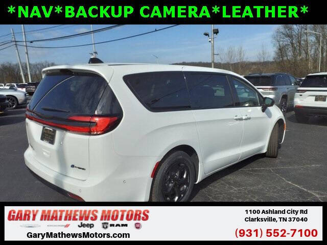 2024 Chrysler Pacifica Plug-In Hybrid Select