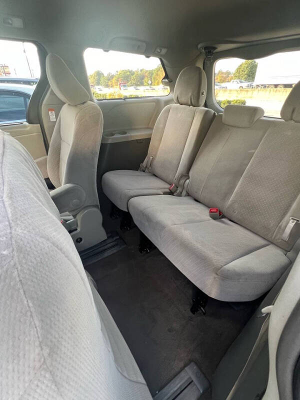 2019 Toyota Sienna null photo 9