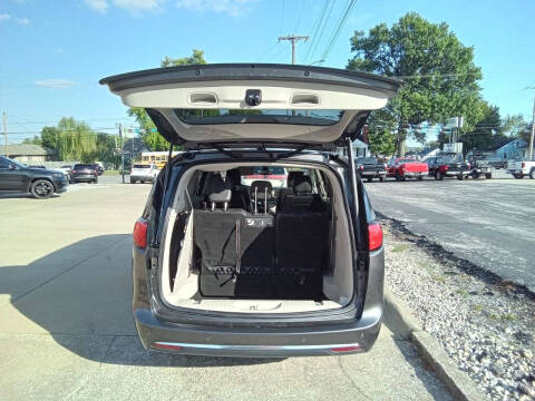 2017 Chrysler Pacifica Touring-L