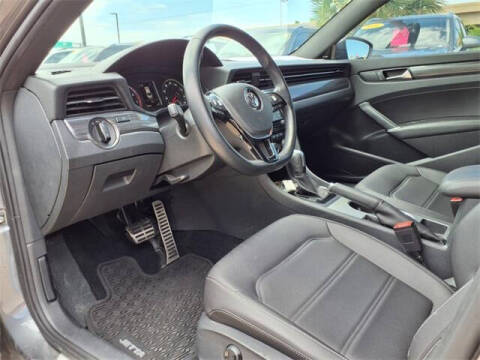 2022 Volkswagen Passat R-Line