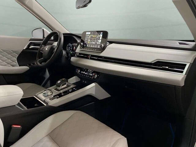 2025 Mitsubishi Outlander PHEV SEL