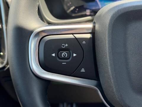 2025 Volvo XC40 B5 Plus Bright Theme