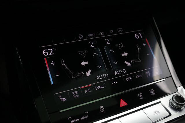 2022 Audi e-tron quattro Premium Plus
