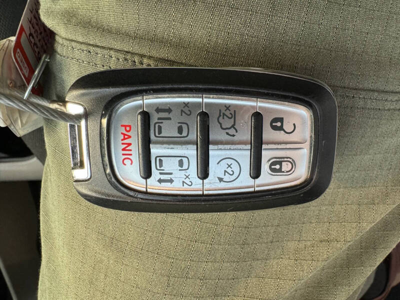 2022 Chrysler Voyager LX