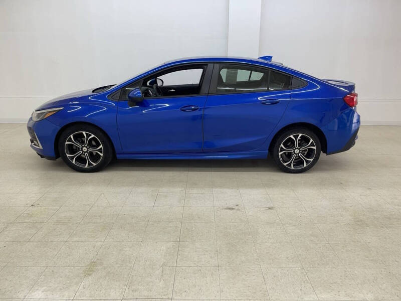 Used 2019 Chevrolet Cruze LT with VIN 1G1BE5SM1K7137703 for sale in Celina, OH