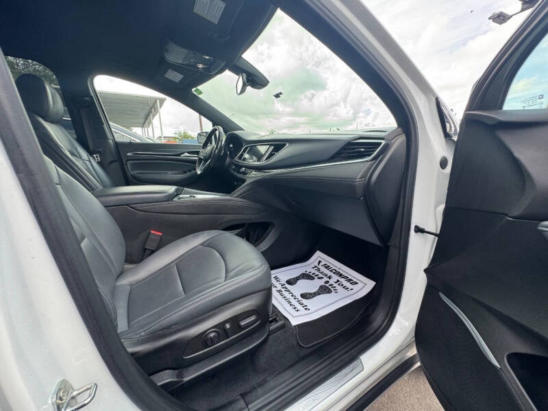 2022 Buick Enclave Essence