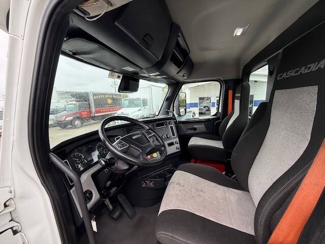2022 Freightliner Cascadia