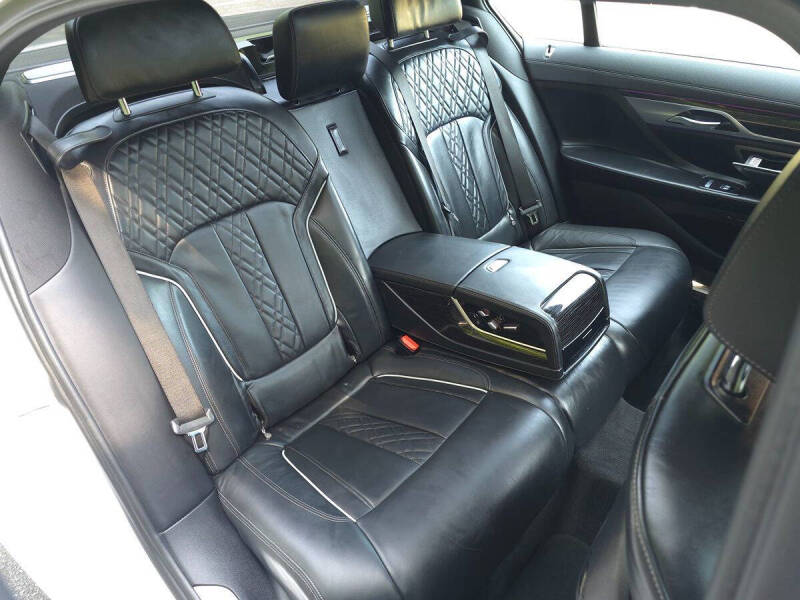 2022 BMW 7 Series 740i xDrive