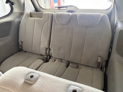 2008 Kia Sedona LX