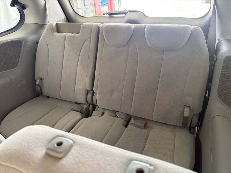 2008 Kia Sedona LX