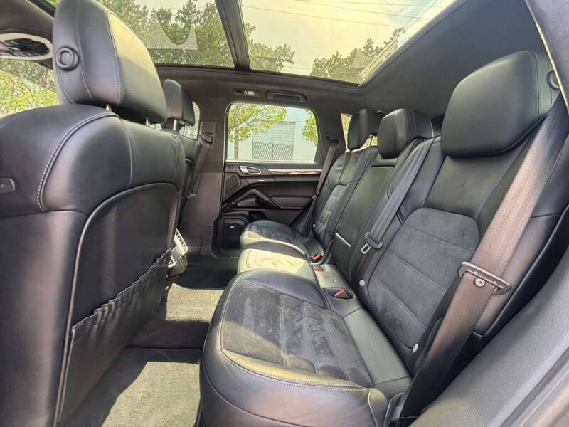 2014 Porsche Cayenne GTS