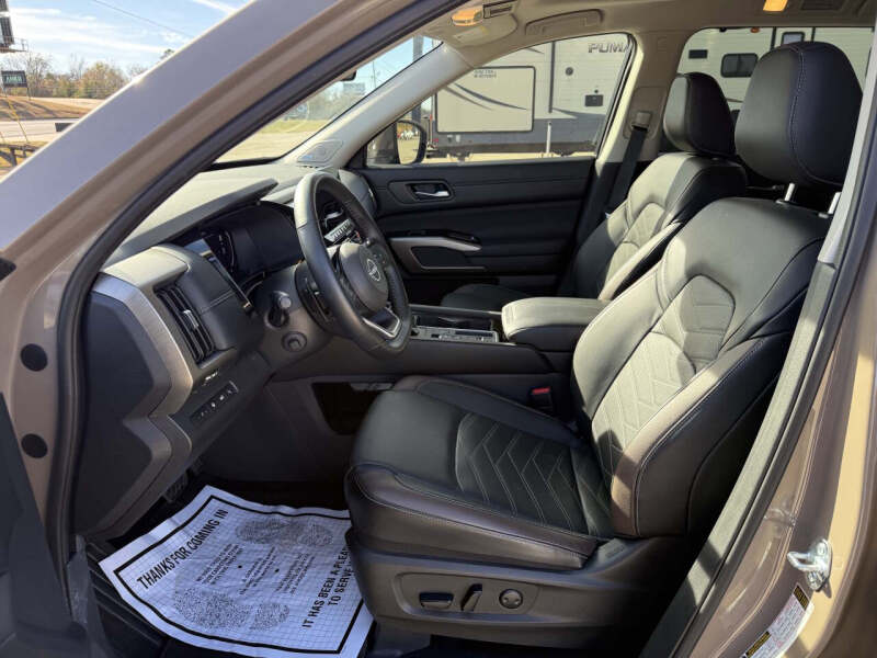 2025 Nissan Pathfinder Platinum