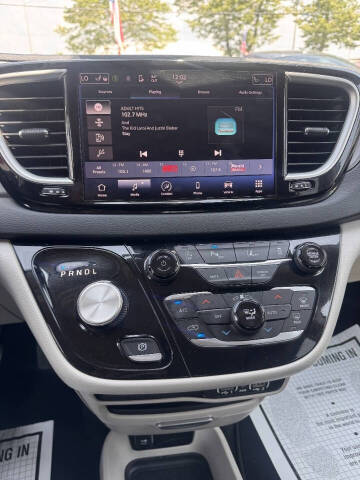 2023 Chrysler Pacifica Touring L
