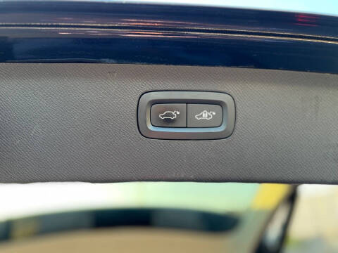 2016 Volvo XC90 T6 Momentum