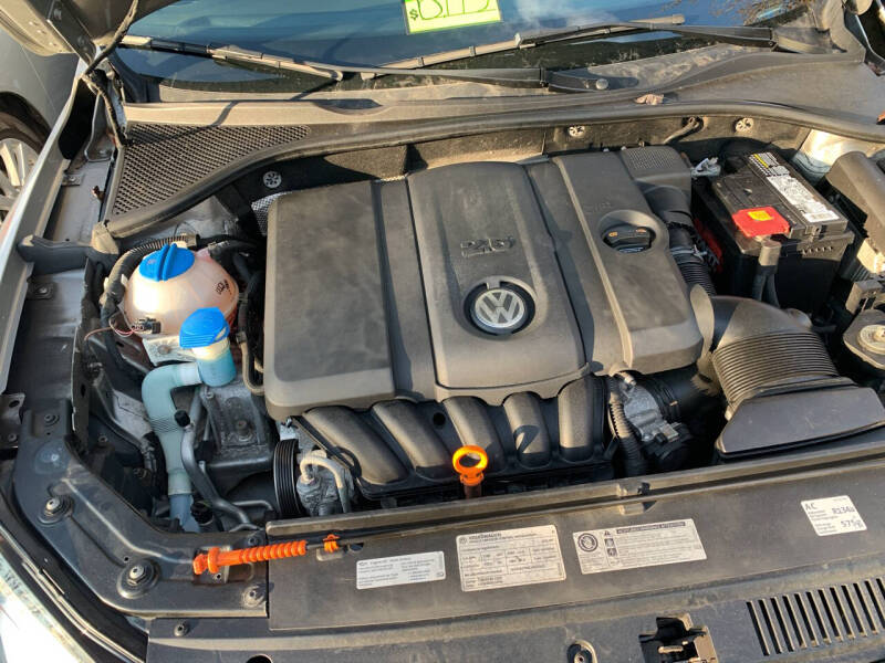 2012 Volkswagen Passat SE PZEV