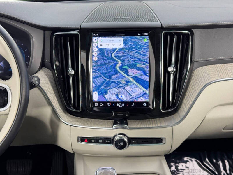 2023 Volvo XC60 B5 Ultimate Dark Theme