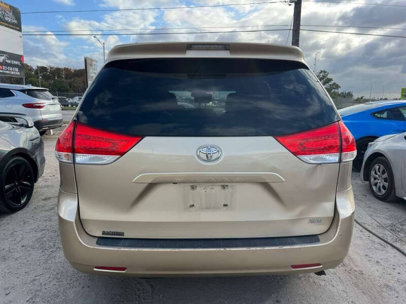 2011 Toyota Sienna XLE 8-Passenger