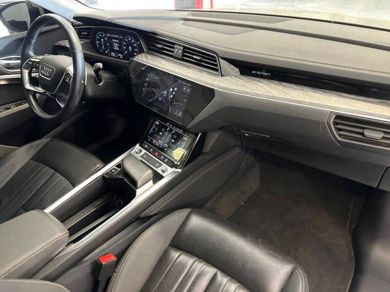 2021 Audi e-tron quattro Premium