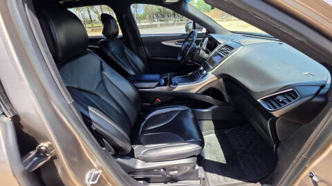 2019 Lincoln Nautilus Select
