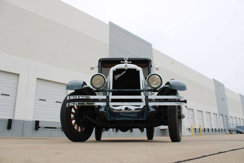 1927 Oldsmobile Sedan