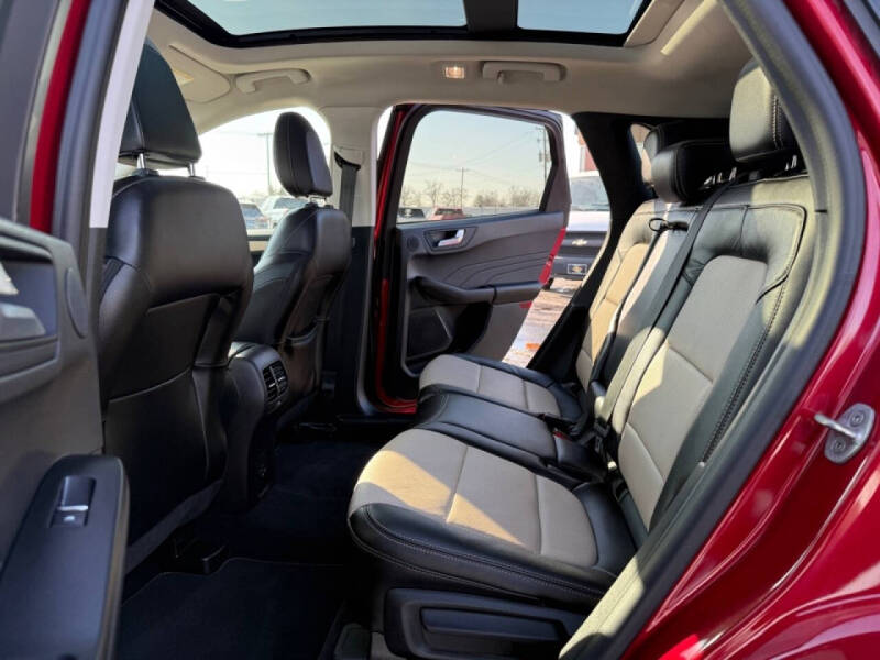 2022 Ford Escape Hybrid Titanium