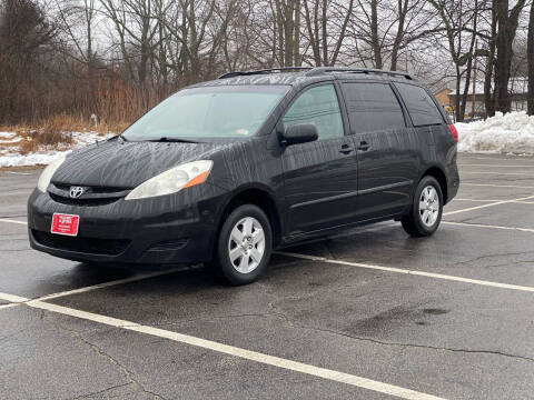 2008 Toyota Sienna for sale at Hillcrest Motors in Derry NH