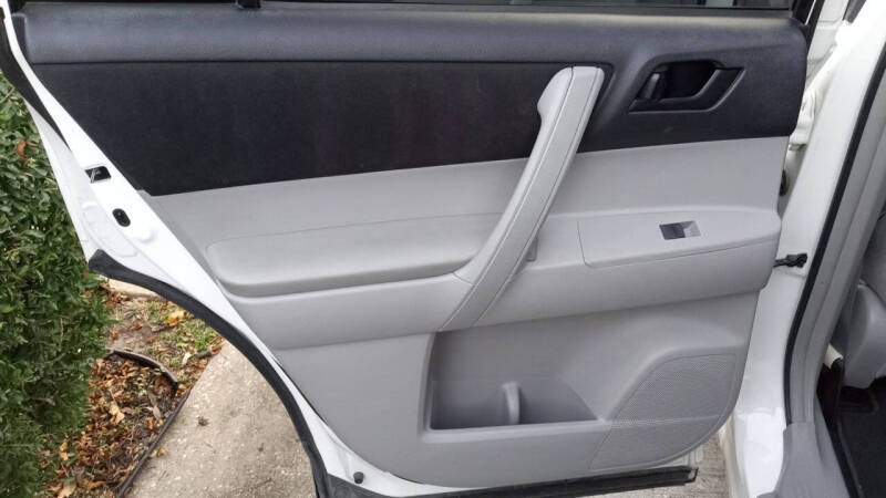 2011 Toyota Highlander SE