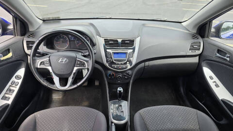 2012 Hyundai Accent SE