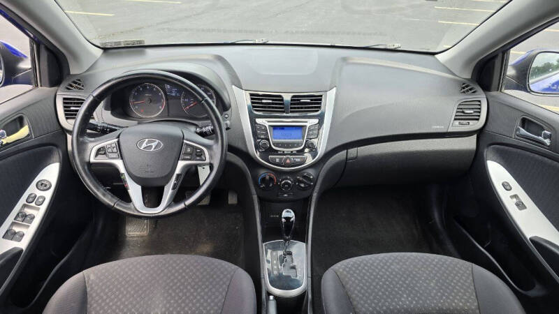 2012 Hyundai Accent SE