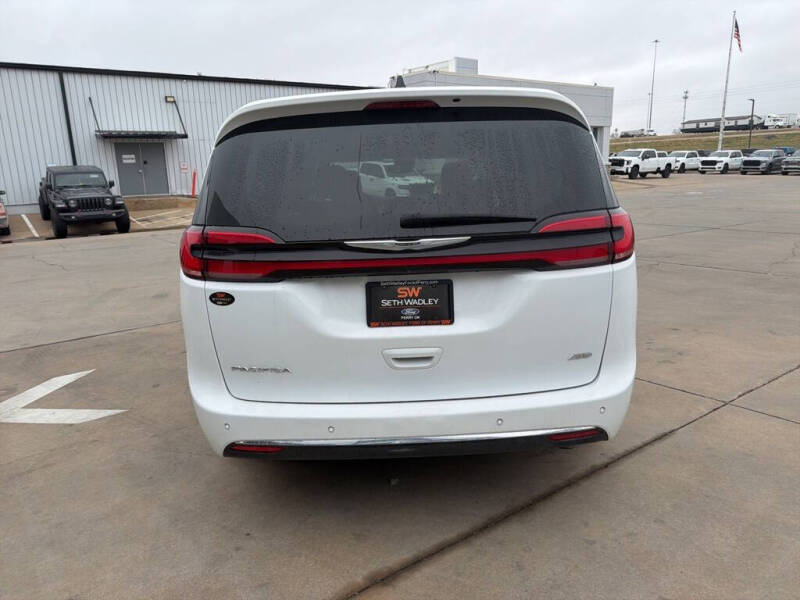 2024 Chrysler Pacifica Touring L